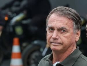 Bolsonaro passa primeira noite detido na Papudinha