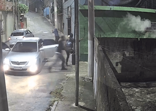 Câmeras flagram ataque a tiros com morte na Serra