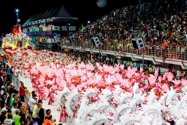 Carnaval de Vitória: escolas tem fantasias a partir de R$ 50